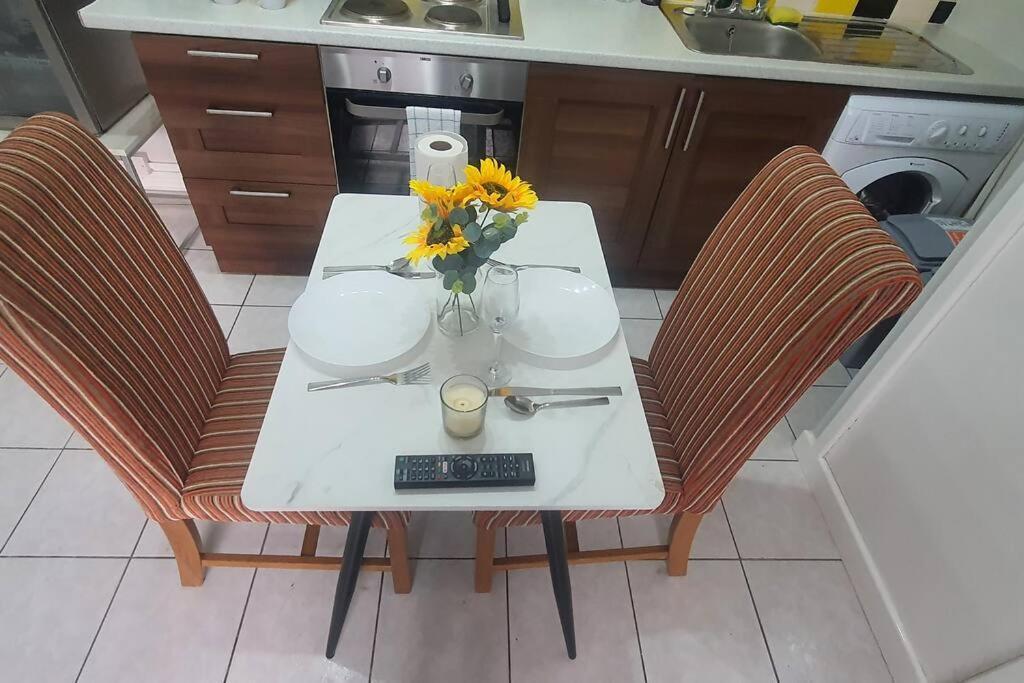 Lister Park Bradford Stylish 1Bed Coach House - Quiet & Tranquil Cottage & Parking Dış mekan fotoğraf