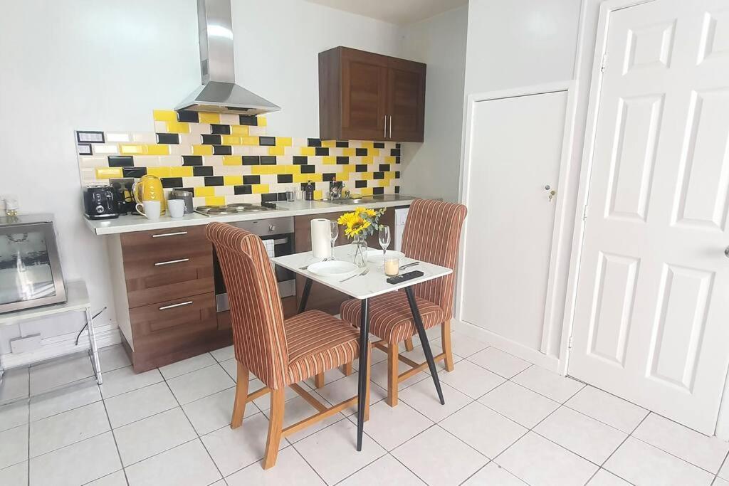 Lister Park Bradford Stylish 1Bed Coach House - Quiet & Tranquil Cottage & Parking Dış mekan fotoğraf