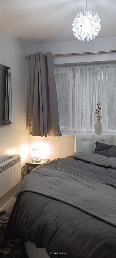 Lister Park Bradford Stylish 1Bed Coach House - Quiet & Tranquil Cottage & Parking Dış mekan fotoğraf