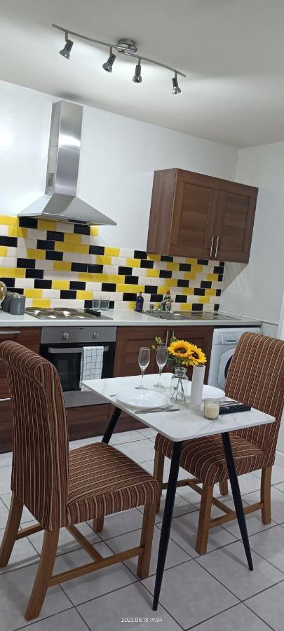 Lister Park Bradford Stylish 1Bed Coach House - Quiet & Tranquil Cottage & Parking Dış mekan fotoğraf