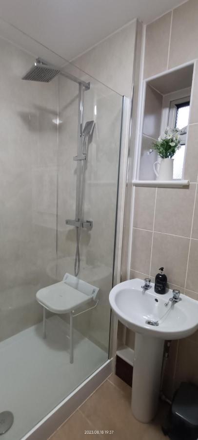 Lister Park Bradford Stylish 1Bed Coach House - Quiet & Tranquil Cottage & Parking Dış mekan fotoğraf